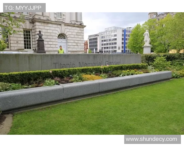 现代足球明星全景解析与成就回顾，探索他们的传奇故事与影响力