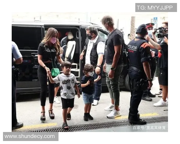 足球明星与好莱坞影帝的跨界合作引发全球热议与关注