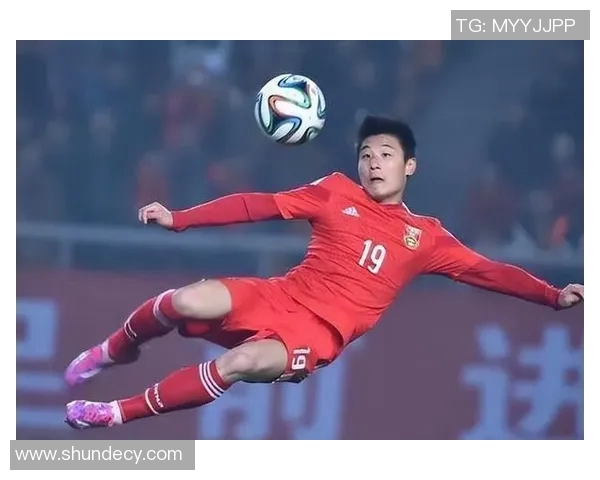 中国首位足球明星的传奇故事与对中国足球的影响分析