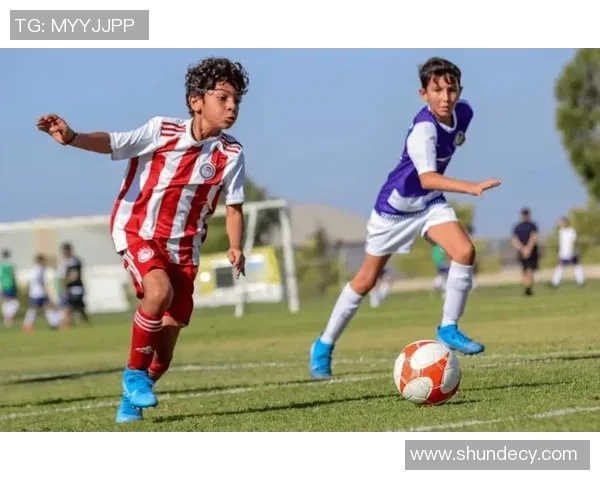 小孩向足球明星提问的趣味时刻与启发故事分享