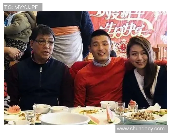 足球明星武磊的妻子是谁她的背景和生活揭秘