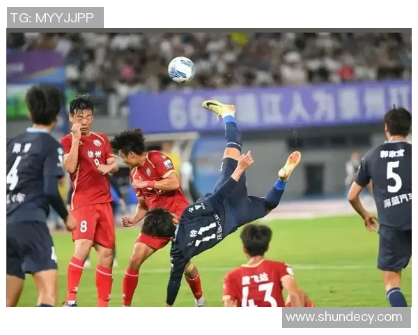 足球明星的魅力生活瞬间展现帅气风采与精彩人生